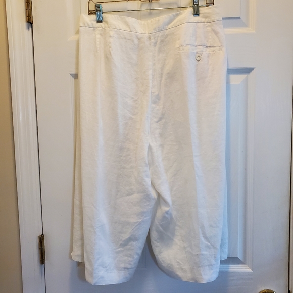 * Plus Size Linen Walking Shorts, Sz 26 - Picture 2 of 7